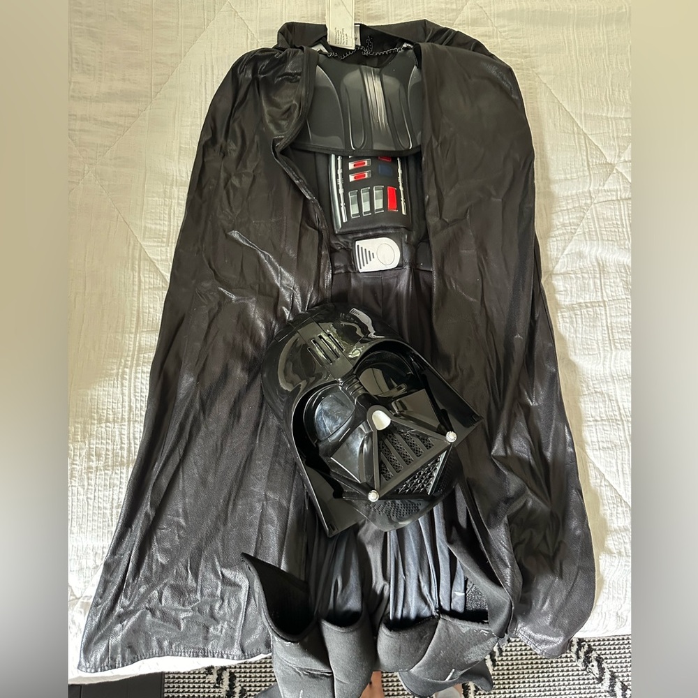 Star Wars Darth Vader Electronic Talking Helmet Face Mask with Halloween Costume